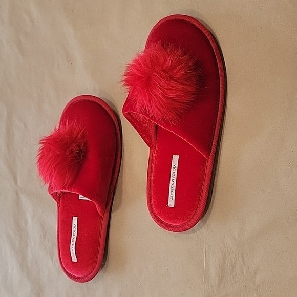Victoria’s Secret Size M Red Slide On Slippers with Fuzzy Pom Pom, NWOT - Picture 5 of 6
